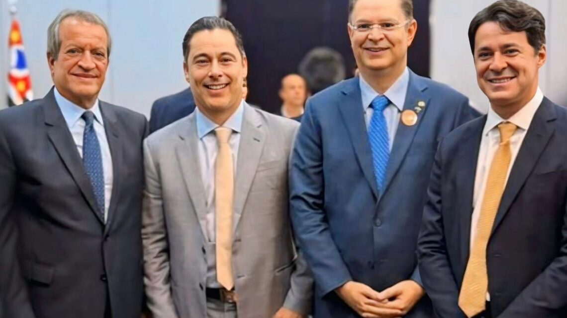 Anderson Ferreira prestigia homenagem a Valdemar Costa Neto na ALESP