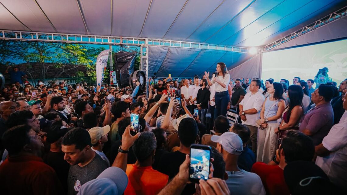 Em Frei Miguelinho, no Agreste, governadora Raquel Lyra entrega a restauração da PE-121 e autoriza mais R$ 2 bilhões em investimentos no PE na Estrada