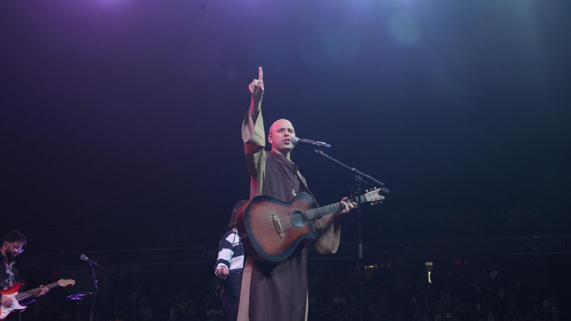 Frei Gilson confirma jogo solidário na Arena de Pernambuco em julho