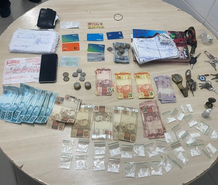 PM desarticula estabelecimento com indícios de exploração de menores e tráfico de drogas