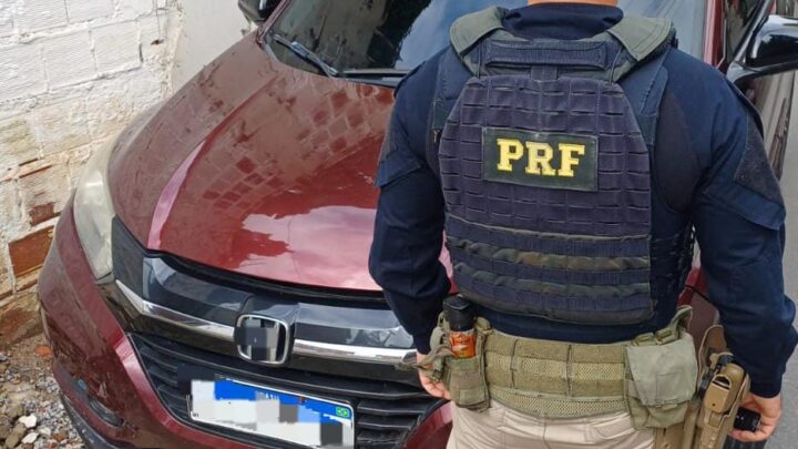 PRF detém suspeito de receptação com carro roubado