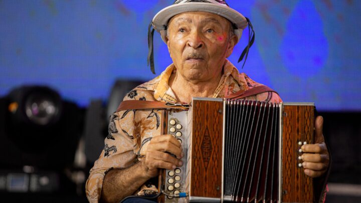 Bezerros de luto com a morte do artista Zezé dos Oito Baixos
