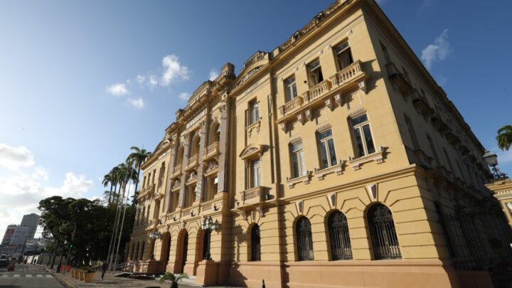 No Dia da Mulher, Palácio do Campo das Princesas recebe projeção para divulgar Copa do Mundo Feminina da FIFA
