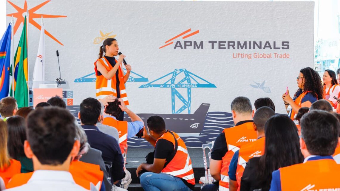 Governadora Raquel Lyra celebra chegada de R$ 241 milhões em equipamentos para terminal 100% eletrificado em Suape