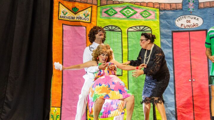 Espetáculo “A Eleição” em única apresentação em Caruaru