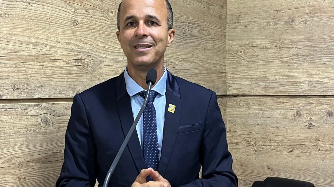 Vereador Joào Neto solicita obras de calçamento e saneamento básico no bairro Caiucá