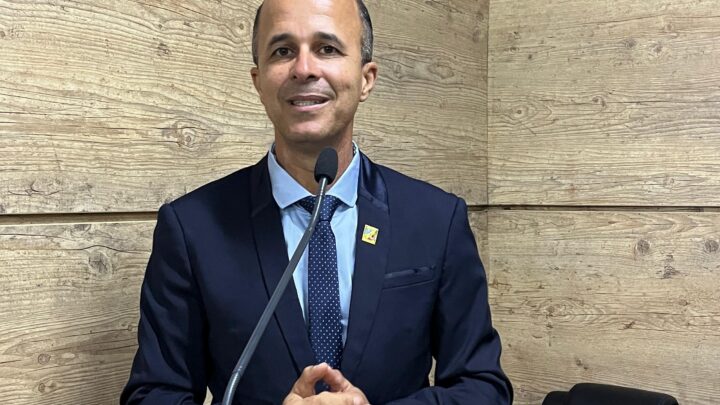 Vereador Joào Neto solicita obras de calçamento e saneamento básico no bairro Caiucá