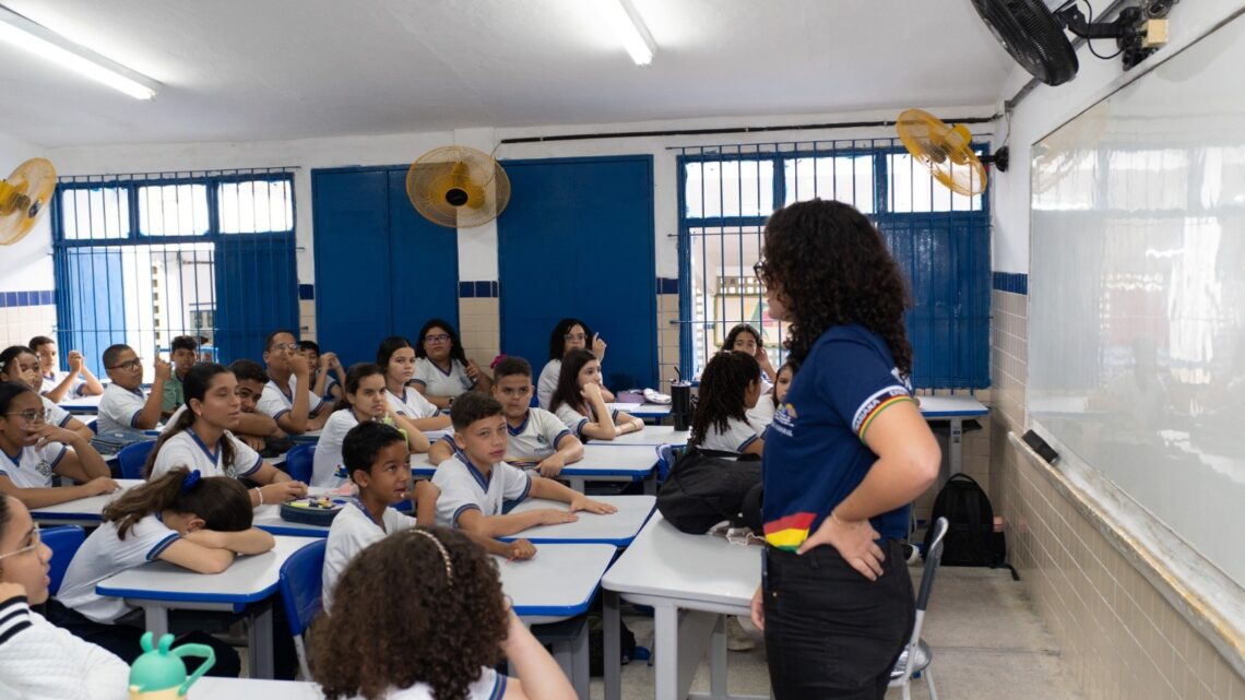 Governo de Pernambuco envia à Alepe projeto de reajuste salarial dos profissionais da Educação da Rede Pública Estadual