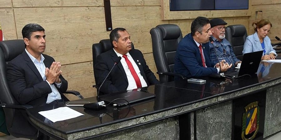 Valorização dos profissionais da educação em pauta: Audiência Pública cobra cumprimento do piso salarial e critica ausência da Prefeitura