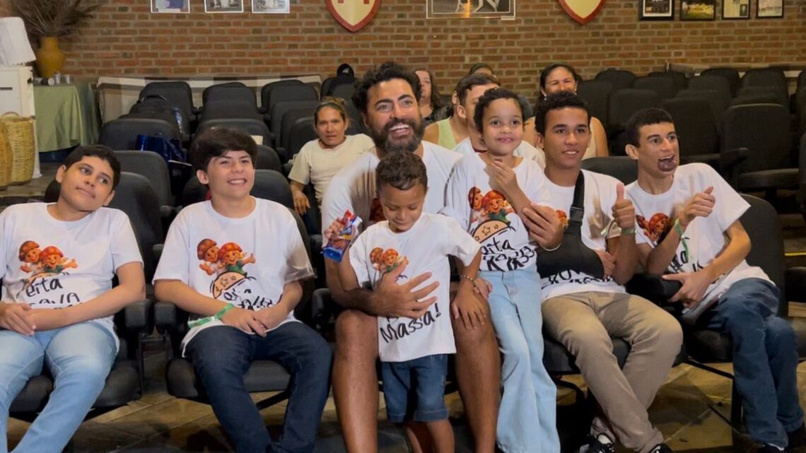 Crianças atendidas pelo Instituto do Câncer do Agreste vivenciaram tarde especial no Teatro de Nova Jerusalém