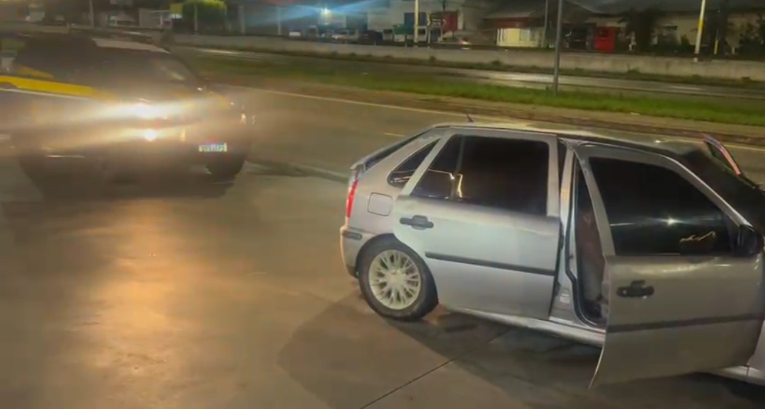 PRF flagra 18 bodes amontoadas dentro de carro em Caruaru e 07 morreram por falta de ventilação