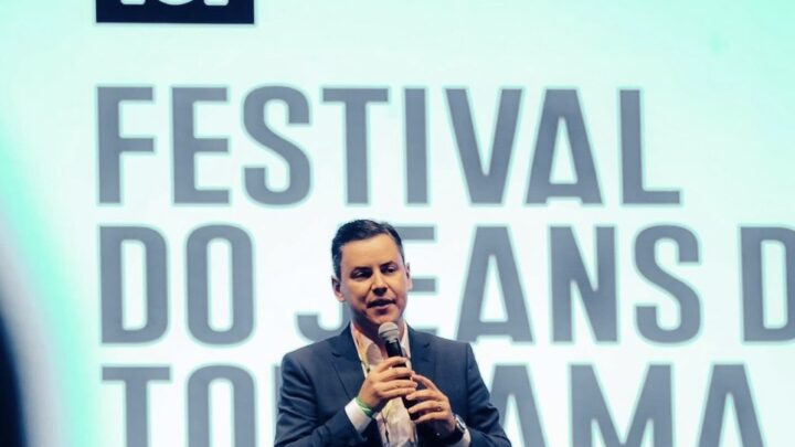 Prefeito Sérgio Colin confirma lançamento do Festival do Jeans com anúncio da grade de shows para o dia 26/03