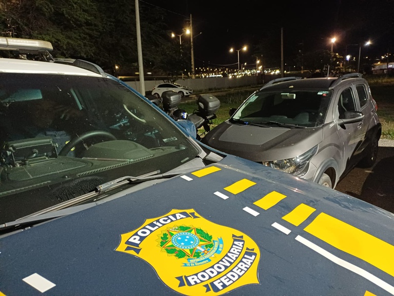 Carro roubado em Olinda é recuperado horas depois pela PRF em Caruaru