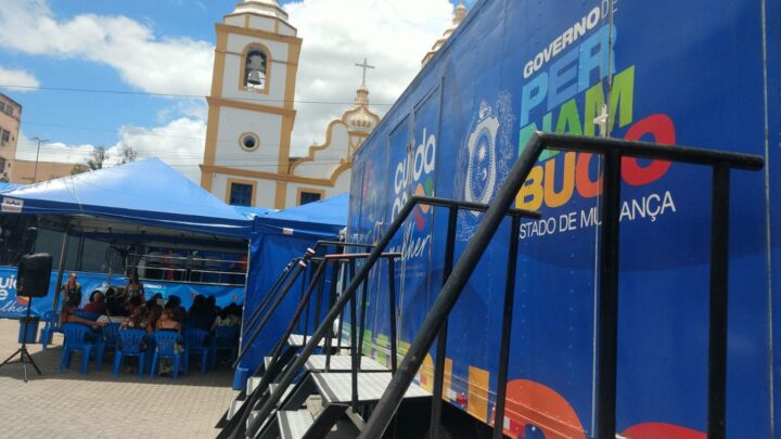 Carreta da Mulher Pernambucana oferece diversos serviços de saúde no Marco Zero de Caruaru