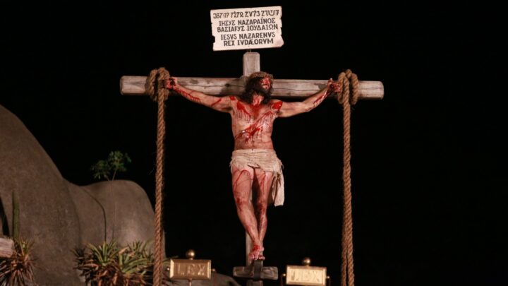 Fé, espetáculo e multidão: Paixão de Cristo de Nova Jerusalém se despede neste sábado