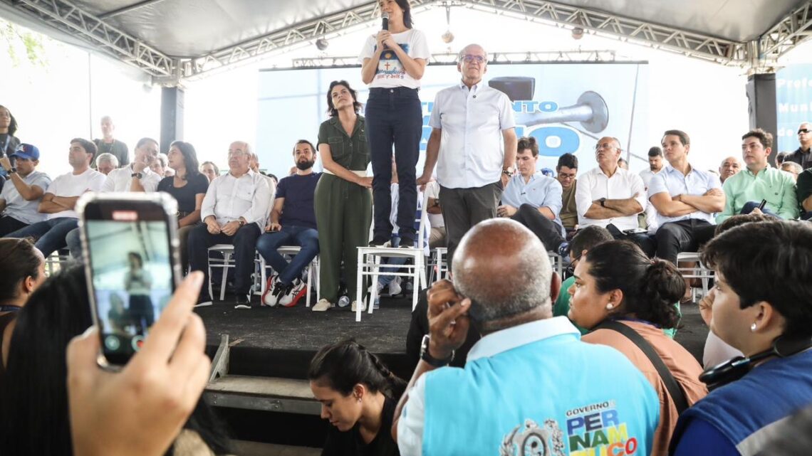 Governadora Raquel Lyra entrega água do Rio São Francisco a Gravatá e garante pacote de R$ 195 milhões em obras