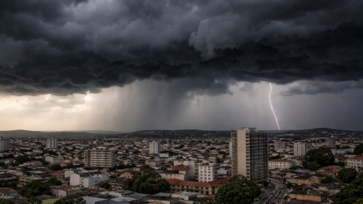 Inmet e Apac emitem alerta de chuvas intensas em Pernambuco neste domingo (19)