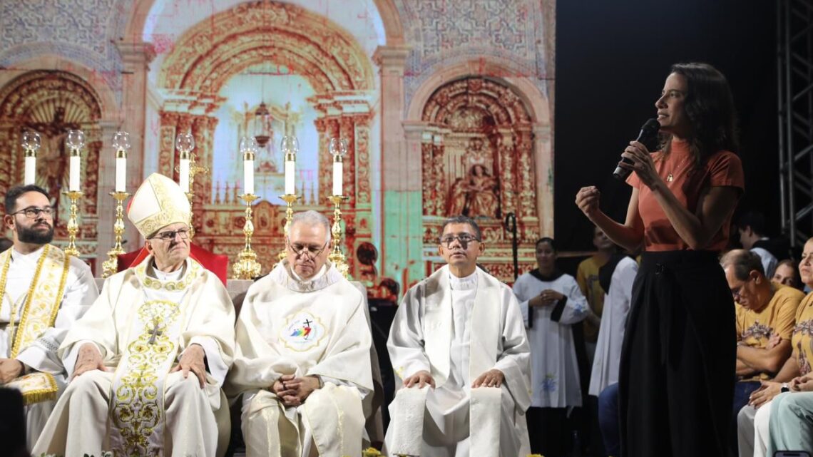 Ressaltando a fé do povo pernambucano, governadora Raquel Lyra prestigia missa de encerramento da Festa de Nossa Senhora dos Prazeres, em Jaboatão dos Guararapes