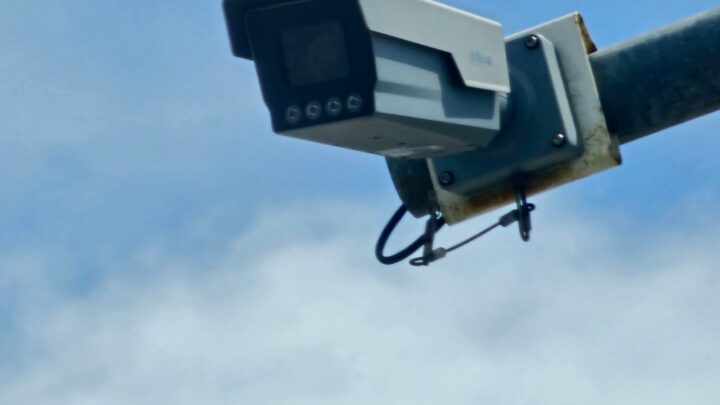 DER-PE implanta semáforos inteligentes na PE-008