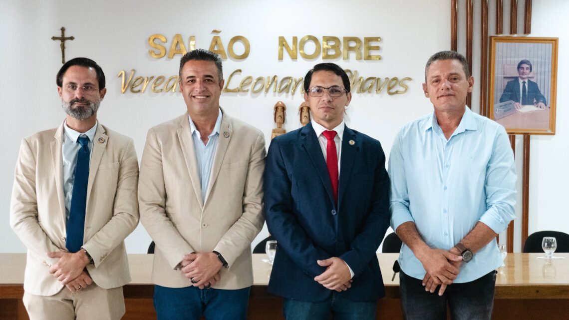 Renato Lyra retorna à Câmara após deixar a Secretaria de Sustentabilidade e Bem-Estar Animal e suplente Wagner do Santa Rosa toma posse