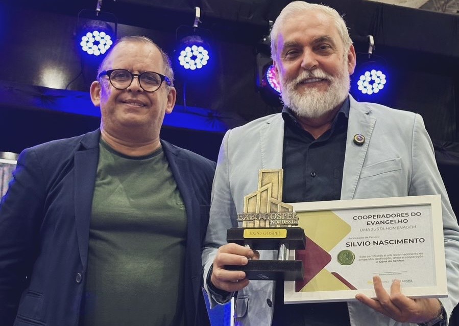 Vereador Silvio Nascimento recebe honraria “Cooperadores do Evangelho” durante a Expo Gospel Nordeste, no Recife