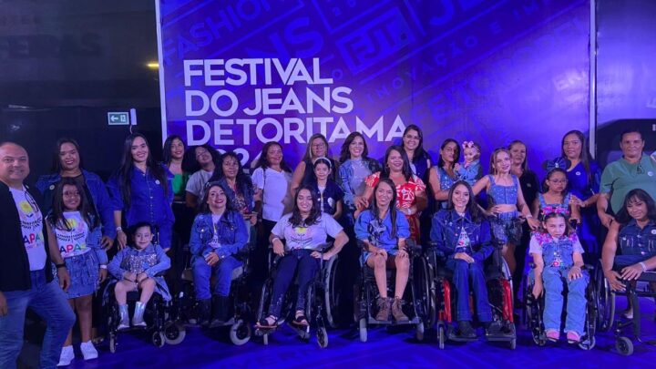 Apae de Toritama realiza desfile no Festival do Jeans de Toritama