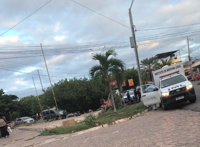 Mulher é assassinada a facadas em Petrolina e jovem é morta pelo companheiro com golpes de machado em Jaboatão