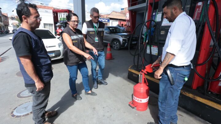 Procon Caruaru e Agência Nacional do Petróleo, Gás Natural e Biocombustíveis realizam fiscalização em postos do município e coletam amostras para análise laboratorial