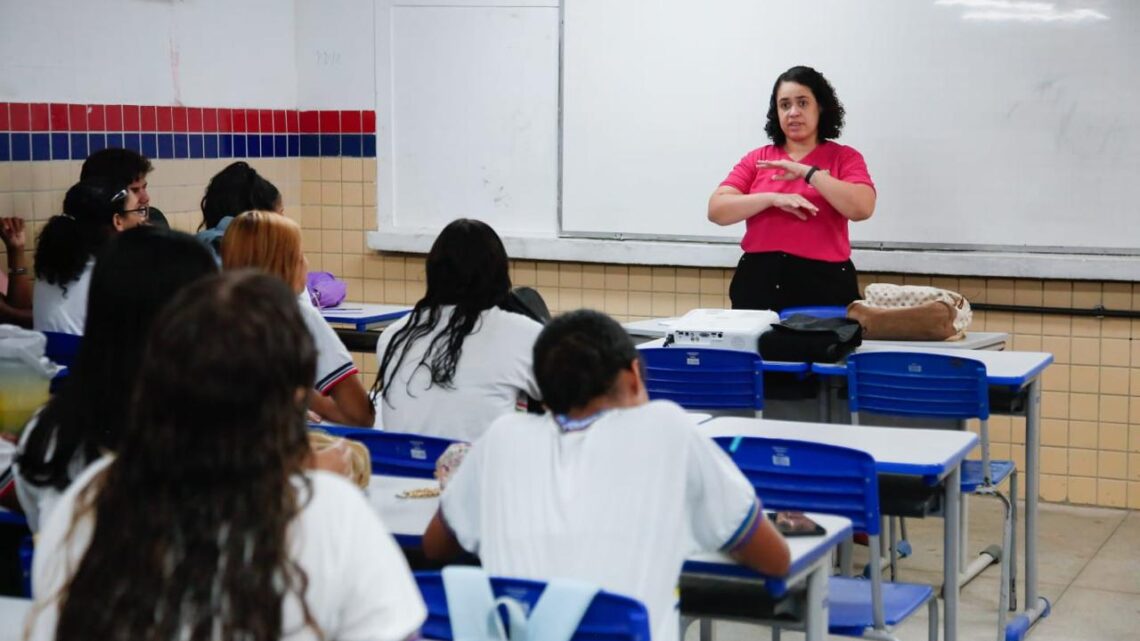 Governo de Pernambuco inicia pagamento da quinta parcela do Fundef e beneficia mais de 55 mil profissionais de educação