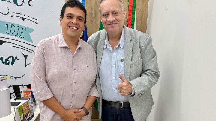 Jorge Quintino apresenta propostas sobre letramento digital e Salas Azuis em reunião com Gilvan Calado