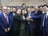 Após anúncio de retomada da Transnordestina, governadora Raquel Lyra e ministro dos Transportes, George Santoro, garantem R$ 473 milhões em obras de infraestrutura