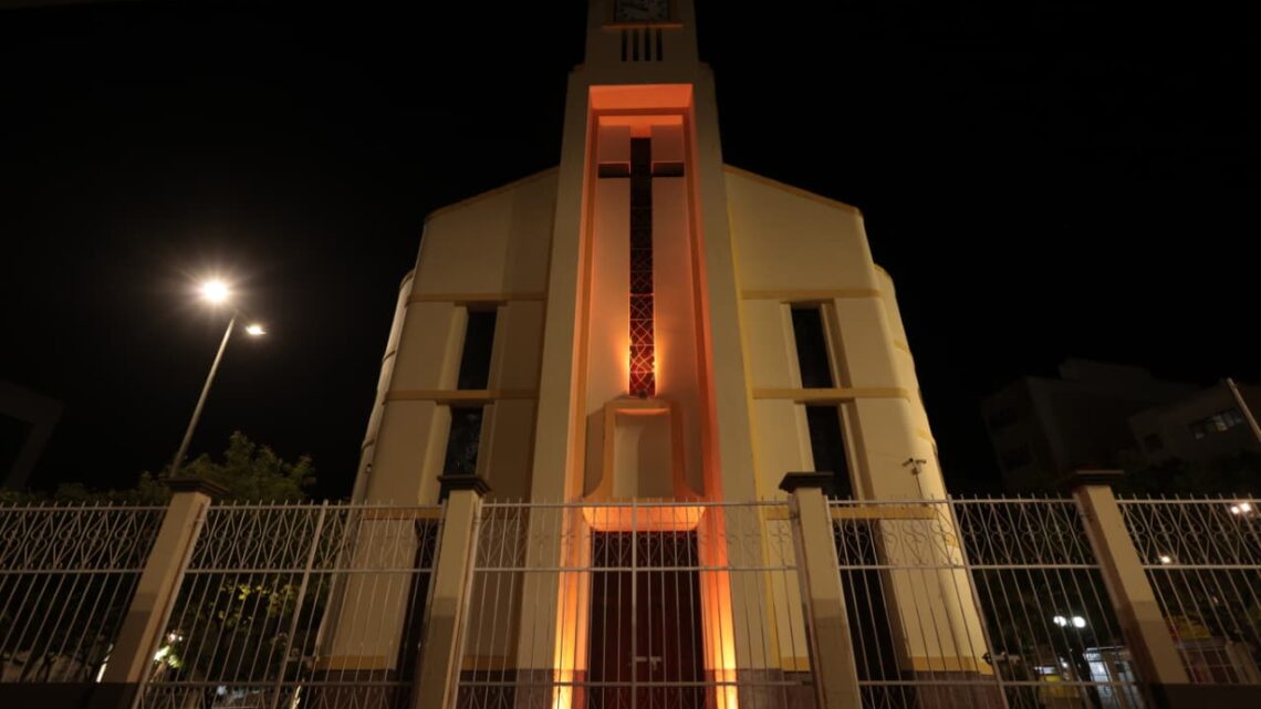 Prédios públicos municipais de Caruaru recebem iluminação especial em apoio ao Maio Laranja