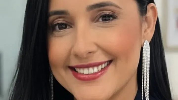 Mulher é encontrada morta dentro de casa