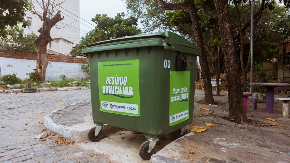 Prefeitura de Caruaru instala 100 contêineres  para descarte de lixo residencial visando manter a cidade mais limpa e organizada