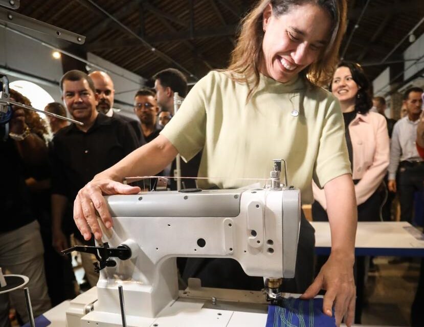 Com foco no fortalecimento da cadeia têxtil de Pernambuco, governadora Raquel Lyra entrega equipamentos para laboratórios de capacitação em dez municípios