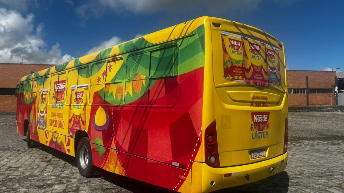 Após sucesso em 2025, Grupo Coletivo e Nestlé voltam às ruas de Caruaru com ônibus temático da Farinha Láctea