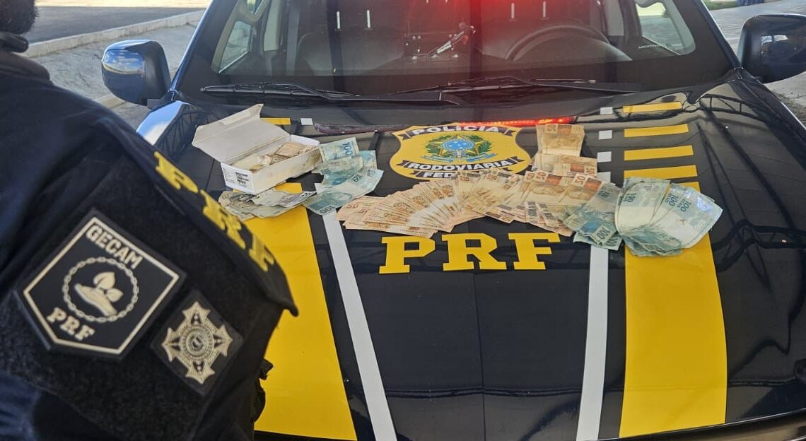 Trio é detido pela PRF com mais de R$ 9 mil em notas falsas na BR 407