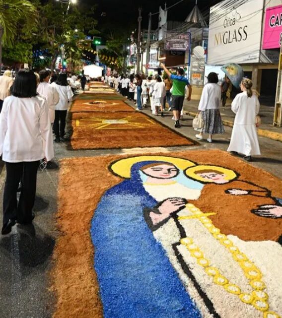 Tapetes de Corpus Christi unem fé, arte e comunhão na Diocese de Caruaru