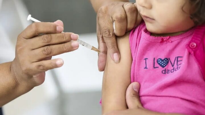 Pernambuco recebe mais de 25 mil doses de vacina contra meningite e pneumonia