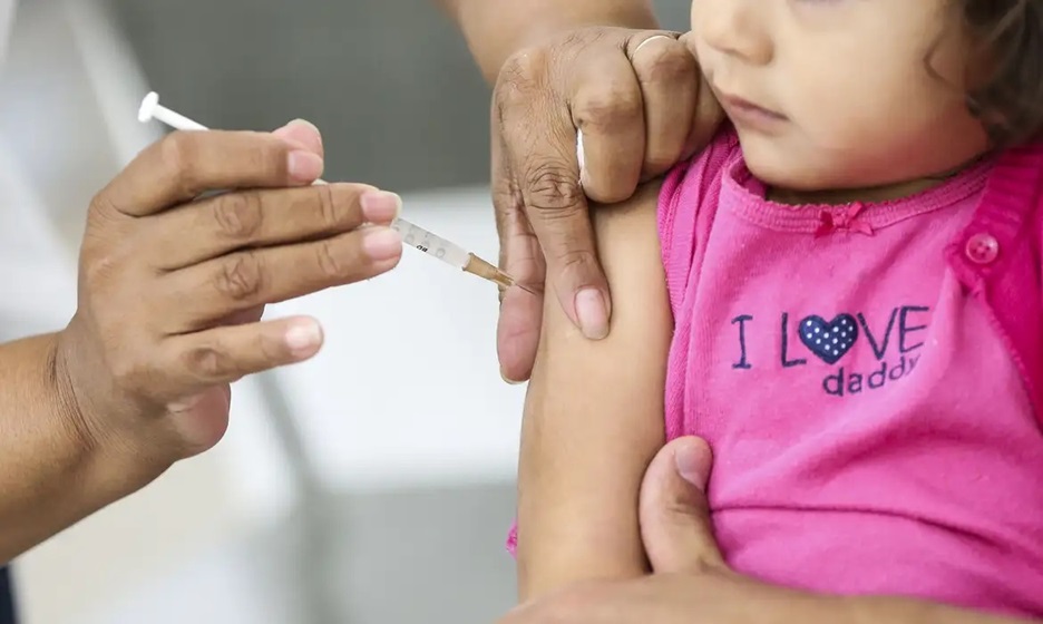 Pernambuco recebe mais de 25 mil doses de vacina contra meningite e pneumonia