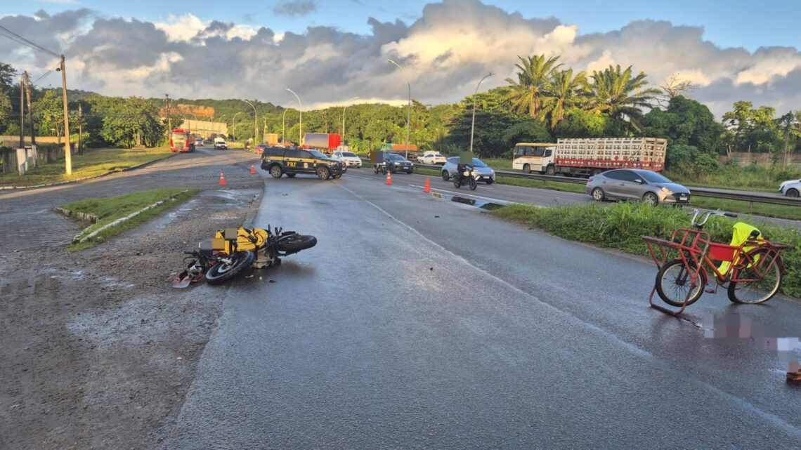 Ciclista morre após colidir com moto e ser atropelado por carro e micro-ônibus 