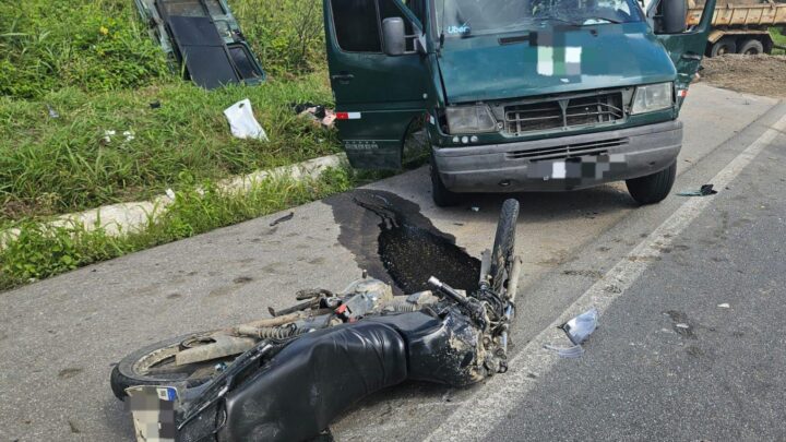 Cinco mortos e quatro feridos em batida envolvendo moto, caminhão, van e carro na BR 232