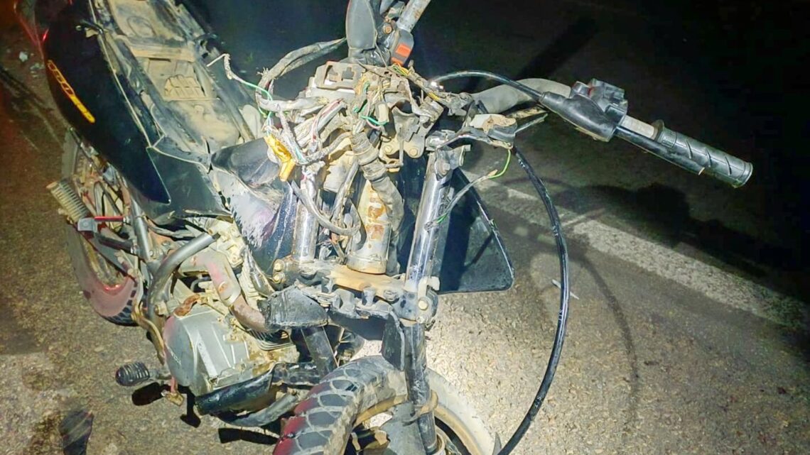 Dois mortos e quatro feridos após colisão frontal entre carro e moto