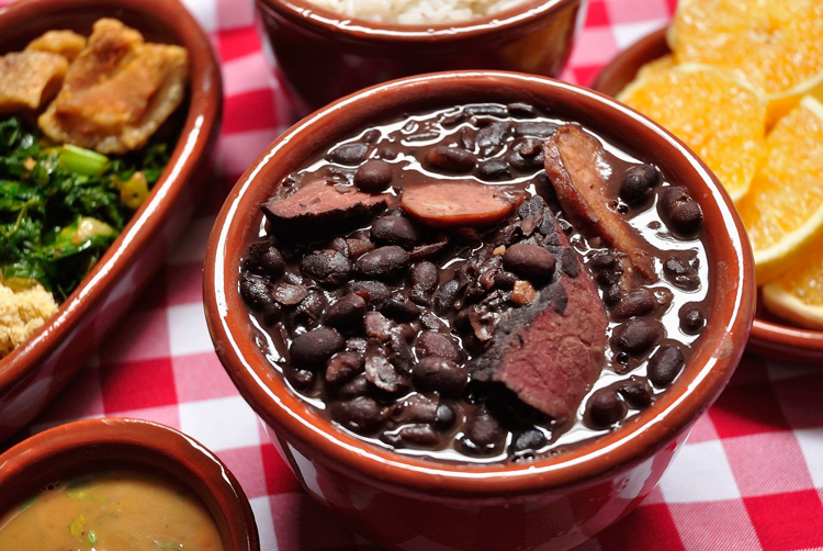 Rotary Club Caruaru Maurício de Nassau promove Feijoada Beneficente para aquisição de cadeiras de rodas