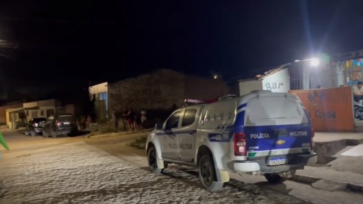 Homem é executado a tiros no bar da mãe em Caruaru e criminosos matam pai no lugar do filho em Cachoeirinha