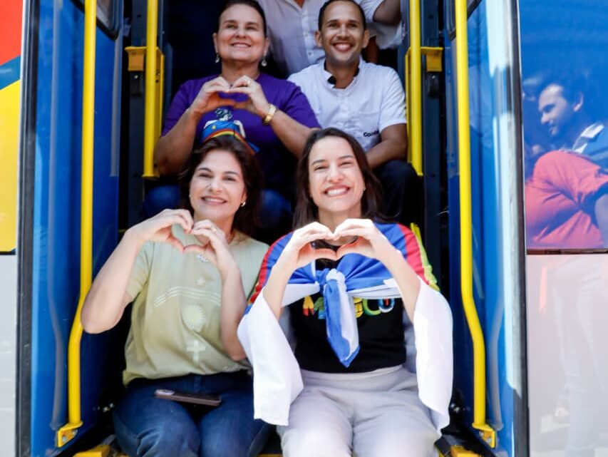 Em Igarassu, governadora Raquel Lyra entrega segunda creche do município e 24 ônibus BRT para a Região Metropolitana