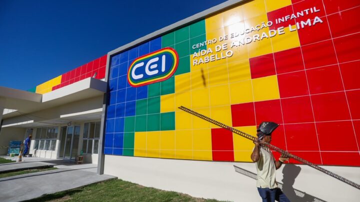 Governo de Pernambuco tem mais de 70% de obra para entrega de creche em Arcoverde e segue com construção do prédio de Bombeiros em Afogados da Ingazeira