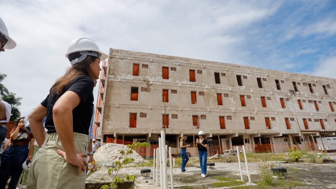 No Recife, Raquel vistoria obra que transforma prédio abandonado da antiga Vice-Governadoria em creche e reestruturação de Batalhão da Polícia Militar