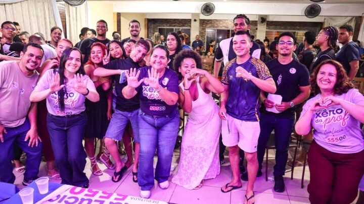 Professora Ana Lúcia reforça campanha com foco na educação e na valorização dos profissionais