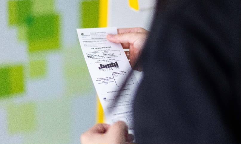 Conta de luz permanece mais cara em agosto. Confira sete hábitos que podem estar esvaziando seu bolso